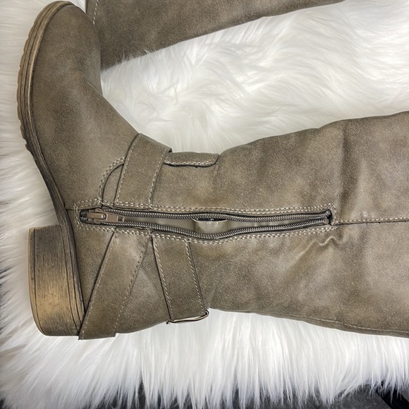 ❗️SOLD❗️EUC- MADDEN GIRL TAN/BROWN KNEE HIGH HEELED RIDDING BOOTS SIZE 7.5 - Picture 4 of 7